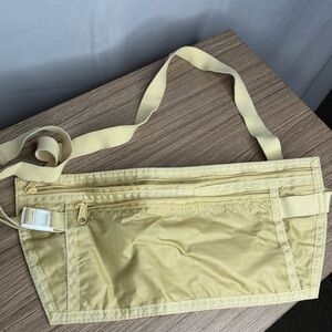 🐼 3/$25 NWOT Brookstone Secure Travel Nylon Pouch